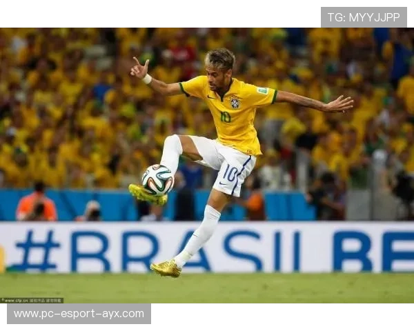 内马尔轻巧停球后丝滑连线：用一双鞋把控每一次传球